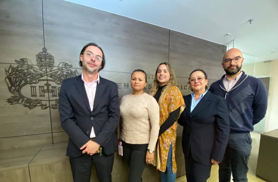 Director (e) y equipo Carrera de Relaciones Internacionales